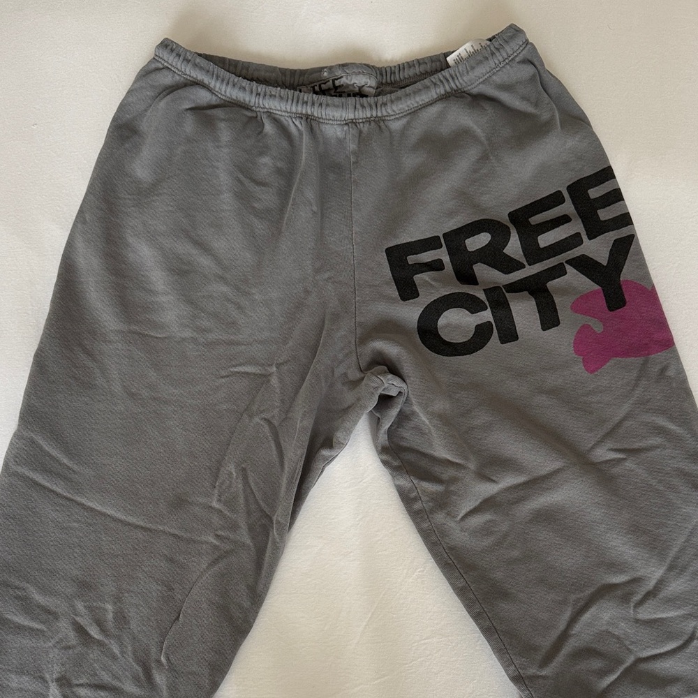 Free city logo sweatpant